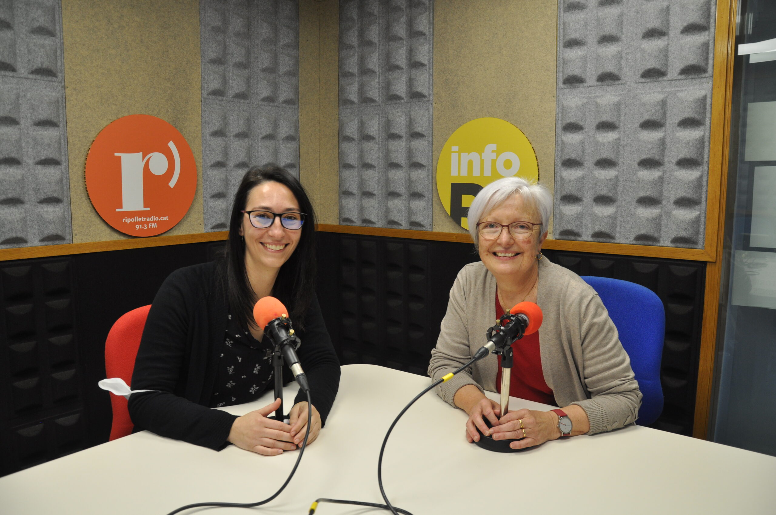 Elisabet Vázquez, directora de la Biblioteca Municipal, i Roser Pecanins, anterior directora del 1997 al 2016 Elisabet Vázquez, directora de la Biblioteca Municipal, i Roser Pecanins, anterior directora del 1997 al 2016
