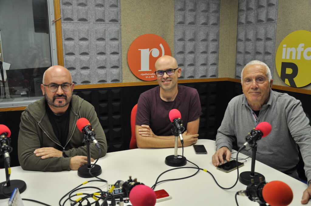 David Rúa, director de la “Revista de Ripollet”, i Jaume Sariol, president de l'Associació Ràdio Ripollet.